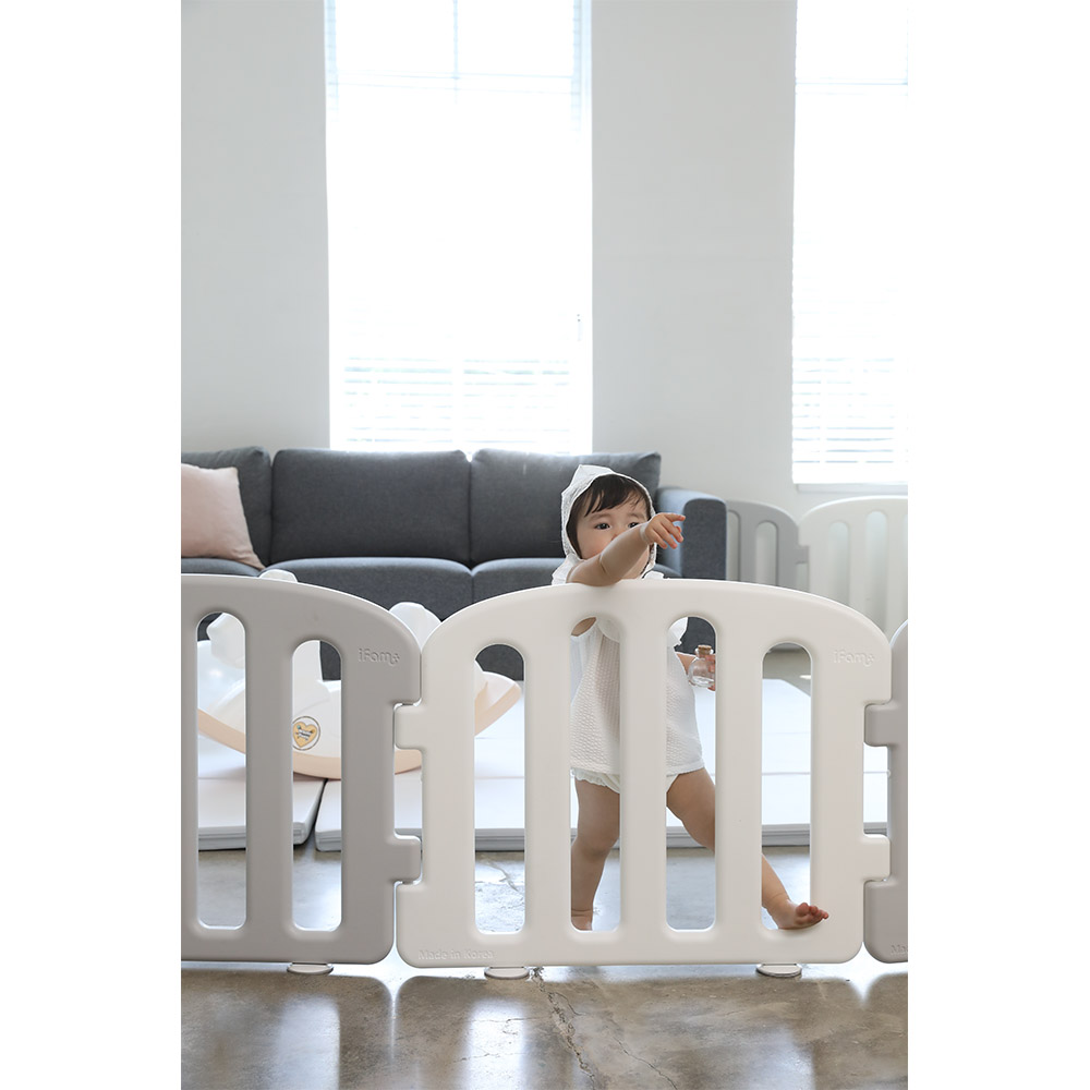 iFam Fence Baby FIRST Play Yard with Door